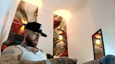 Snapshot of luke_davis01 chatting on 04/25/26, 01:03 LUKE online show from 04/25/26, 01:03