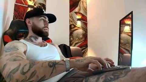 Snapshot of luke_davis01 chatting on 04/25/26, 01:41 LUKE online show from 04/25/26, 01:41