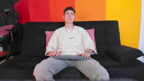 Snapshot of luke_savagge chatting on 10/15/25, 08:53 Luke online show from 10/15/25, 08:53