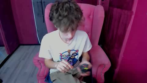 Snapshot of luke_sweet chatting on 11/27/25, 11:45 Luke online show from 11/27/25, 11:45