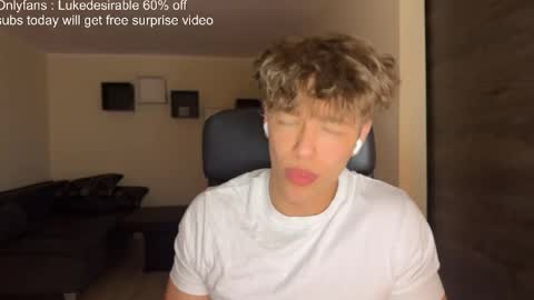 Snapshot of lukedesirable chatting on 04/23/26, 07:05 lukedesirable online show from 04/23/26, 07:05