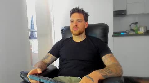 Snapshot of lukeglanton17 chatting on 03/05/26, 11:28 Luke online show from 03/05/26, 11:28