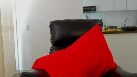 Snapshot of lukeglanton17 chatting on 04/10/26, 01:05 Luke online show from 04/10/26, 01:05