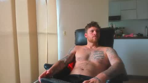 Snapshot of lukeglanton17 chatting on 04/16/26, 09:39 Luke online show from 04/16/26, 09:39