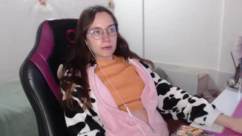 Vicky online show from 01/06/25, 02:37