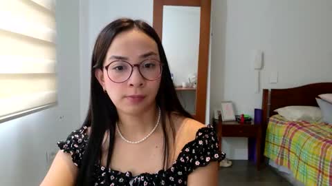 Snapshot of lulibee_ chatting on 03/27/26, 01:22 Luli online show from 03/27/26, 01:22