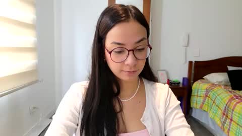 Snapshot of lulibee_ chatting on 03/31/26, 01:22 Luli online show from 03/31/26, 01:22