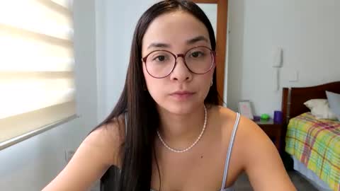 Snapshot of lulibee_ chatting on 04/06/26, 01:12 Luli online show from 04/06/26, 01:12