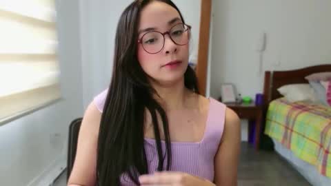 Snapshot of lulibee_ chatting on 04/11/26, 01:48 Luli online show from 04/11/26, 01:48