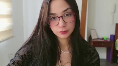 Snapshot of lulibee_ chatting on 04/24/26, 01:24 Luli online show from 04/24/26, 01:24