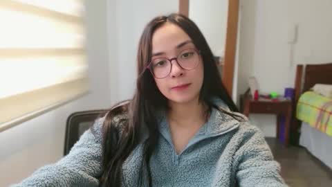 Snapshot of lulibee_ chatting on 04/25/26, 01:41 Luli online show from 04/25/26, 01:41