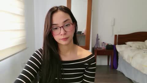 Snapshot of lulibee_ chatting on 05/08/26, 01:27 Luli online show from 05/08/26, 01:27