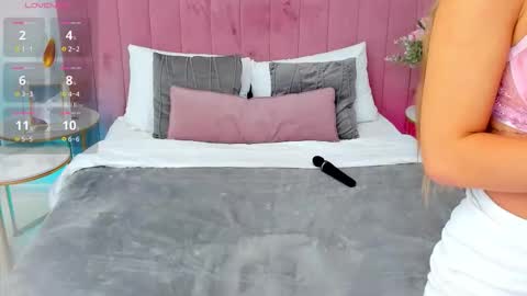 Snapshot of lullyfox chatting on 09/18/25, 12:07 Cherie online show from 09/18/25, 12:07