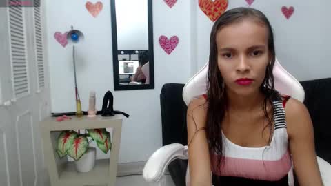 Snapshot of lulu_25_ chatting on 12/26/24, 10:52 Lulu online show from 12/26/24, 10:52