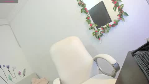 Snapshot of lulu_25_ chatting on 12/29/24, 01:45 Lulu online show from 12/29/24, 01:45