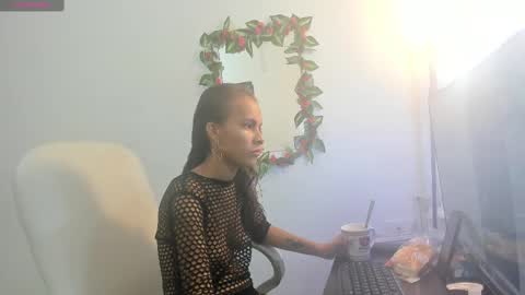 Snapshot of lulu_25_ chatting on 12/29/24, 04:48 Lulu online show from 12/29/24, 04:48