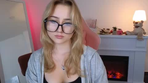 Lily online show from 09/15/25, 01:22