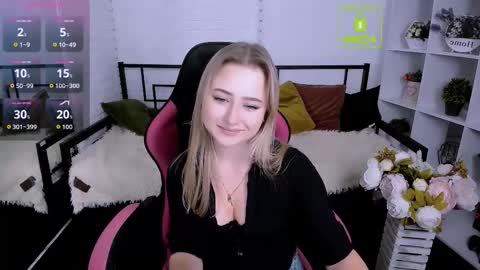 Lily online show from 10/03/25, 06:10