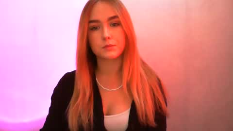 Snapshot of lulu_baby1 chatting on 02/15/25, 01:27 Lulu Baby18 online show from 02/15/25, 01:27