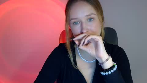 Snapshot of lulu_baby1 chatting on 10/17/25, 05:37 Lulu Baby18 online show from 10/17/25, 05:37