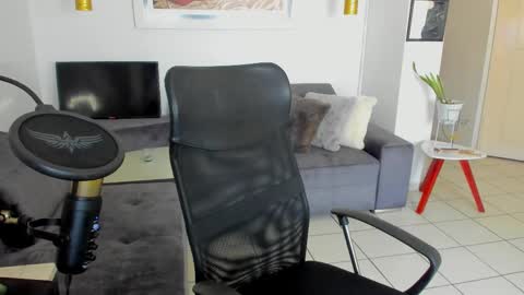 Lau  online show from 02/12/25, 02:43