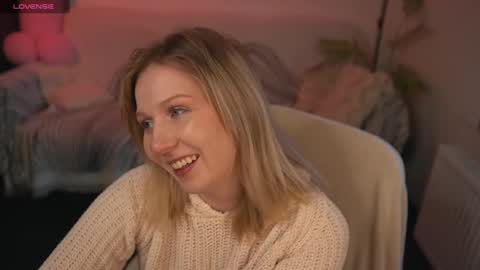 Snapshot of lulu_lovett chatting on 02/14/25, 10:59 lulu_lovett online show from 02/14/25, 10:59