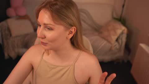 Snapshot of lulu_lovett chatting on 02/19/25, 01:39 lulu_lovett online show from 02/19/25, 01:39