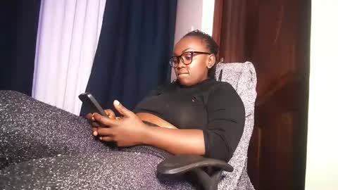 Snapshot of lulu_sparks1 chatting on 05/02/26, 05:23 lulu_sparks1 online show from 05/02/26, 05:23