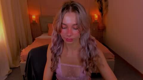 Snapshot of lulualise chatting on 07/17/26, 02:13 Alise online show from 07/17/26, 02:13