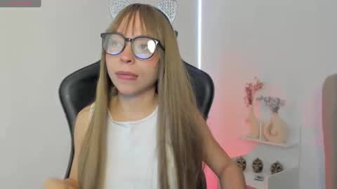 luluuberry online show from 10/30/25, 12:17