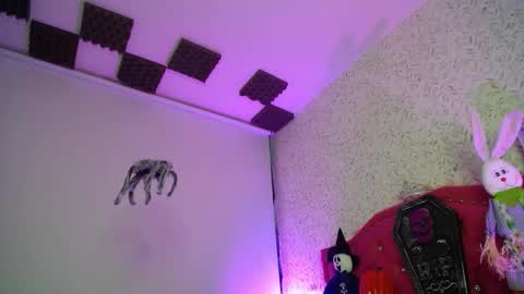 Snapshot of luly_blue chatting on 10/25/25, 10:34 Luly online show from 10/25/25, 10:34