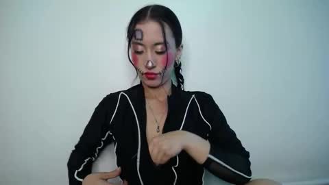 Snapshot of luly_blue chatting on 10/28/25, 04:49 Luly online show from 10/28/25, 04:49