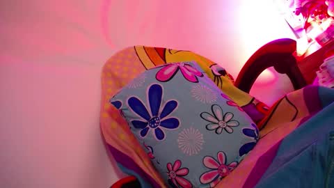 Snapshot of luly_blue chatting on 11/28/25, 04:15 Luly online show from 11/28/25, 04:15