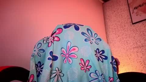 Snapshot of luly_blue chatting on 07/16/26, 05:02 Luly online show from 07/16/26, 05:02