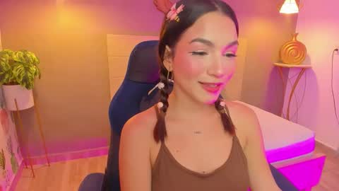 Snapshot of luma_sky chatting on 09/23/25, 02:58 L U M A online show from 09/23/25, 02:58