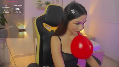 Snapshot of luma_sky chatting on 11/16/25, 03:01 L U M A online show from 11/16/25, 03:01