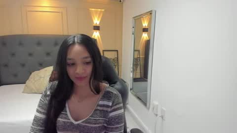 Snapshot of lumamonroe chatting on 08/07/26, 12:40 LUNA online show from 08/07/26, 12:40
