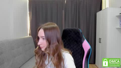 Snapshot of luminaya chatting on 04/25/26, 01:14 Naya online show from 04/25/26, 01:14