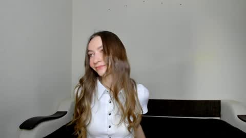 Snapshot of luminaya chatting on 06/15/26, 11:23 Naya online show from 06/15/26, 11:23