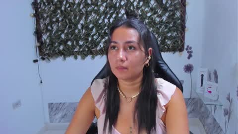 Snapshot of luna021_1 chatting on 10/11/25, 08:29 Luna  online show from 10/11/25, 08:29