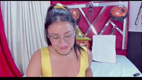 Snapshot of luna021_1 chatting on 10/21/25, 09:26 Luna  online show from 10/21/25, 09:26