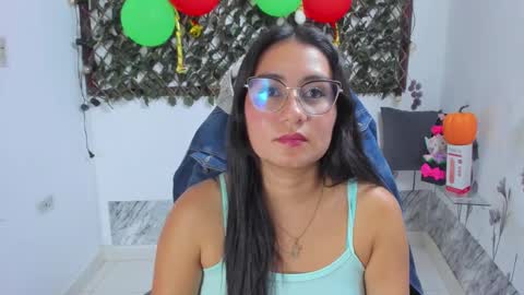 Snapshot of luna021_1 chatting on 10/27/25, 08:57 Luna  online show from 10/27/25, 08:57