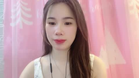 Snapshot of luna4739 chatting on 04/20/26, 01:52 Luna online show from 04/20/26, 01:52