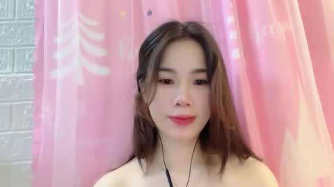 Snapshot of luna4739 chatting on 04/21/26, 01:18 Luna online show from 04/21/26, 01:18