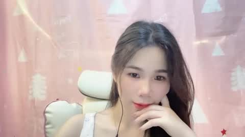 Snapshot of luna4739 chatting on 04/24/26, 08:50 Luna online show from 04/24/26, 08:50