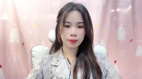 Snapshot of luna4739 chatting on 04/27/26, 12:52 Luna online show from 04/27/26, 12:52