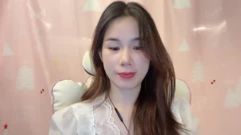 Snapshot of luna4739 chatting on 05/18/26, 03:18 Luna online show from 05/18/26, 03:18