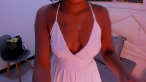 luna___smith online show from 10/23/25, 11:31