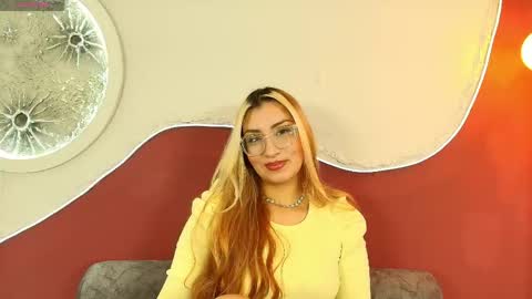 luna__velvet online show from 04/19/26, 02:05