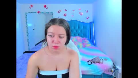 luna_analya online show from 09/24/25, 11:46